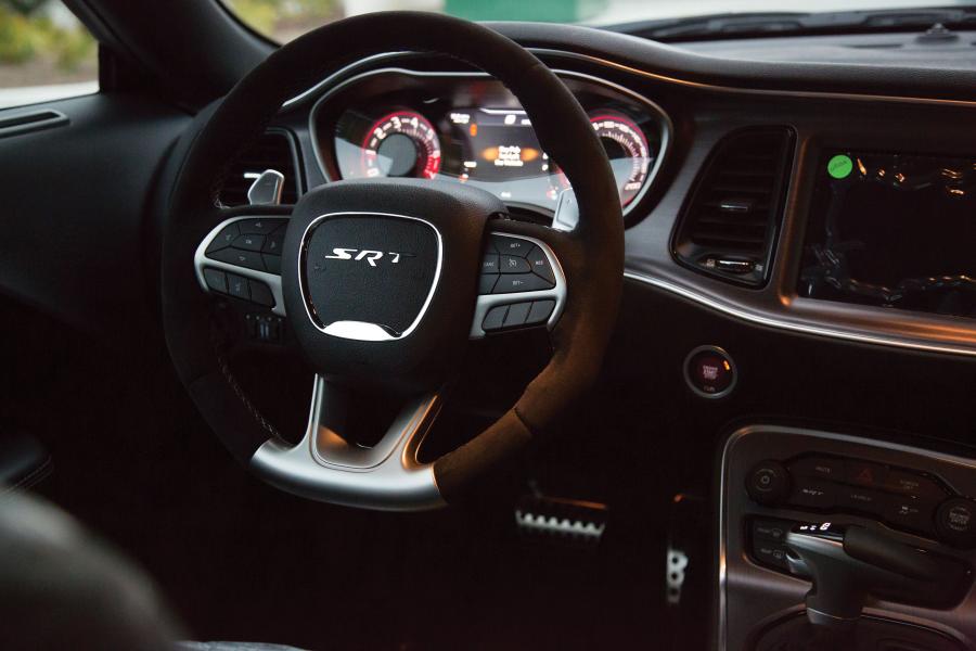 Панель приборов Dodge Challenger SRT Demon (0589) 2018 года  (фото 11 из 36)